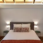 Fontinha House アパート
